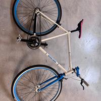 Bici bianca sporiva