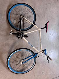 Bici bianca sporiva