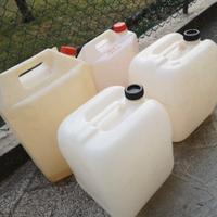 varie taniche in plastica