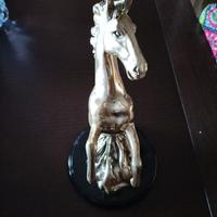 Cavallo in resina argentata