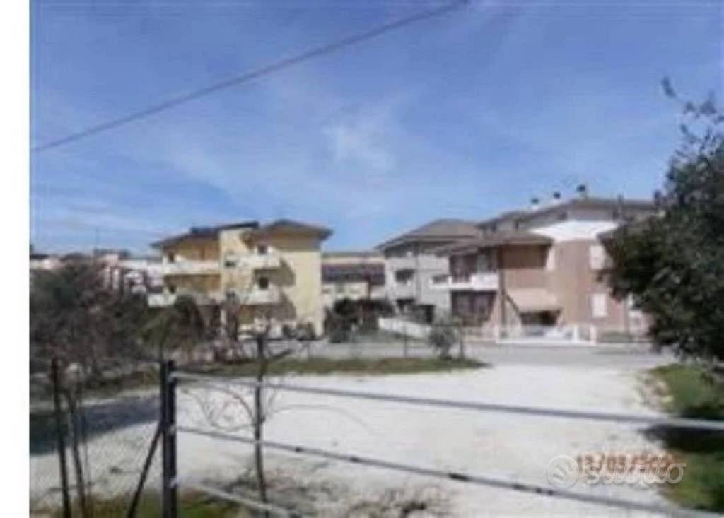 Immobile in asta di 1395 m² a Torre San Patrizio - Vista 4