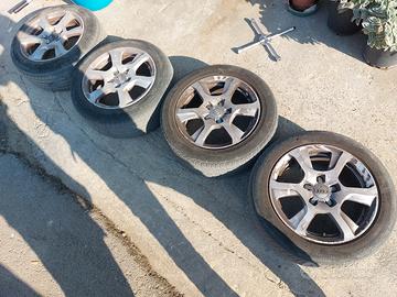 4 copertoni piu' cerchi audi originali.