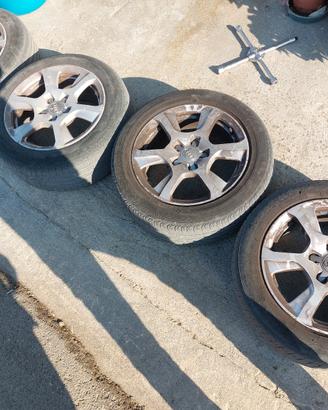4 copertoni piu' cerchi audi originali.