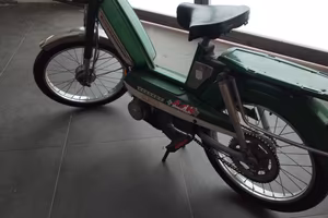 Peugeot 103 anno 1977 verde