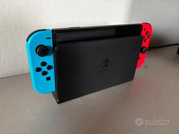 Nintendo Switch OLED + Mario Kart 8 Deluxe