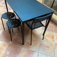 Tavolo Ikea con 2 sedie e 2 sgabelli