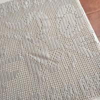 Tovagliato in lino con intarsio a filet