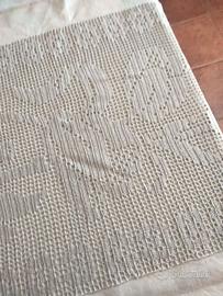 Tovagliato in lino con intarsio a filet