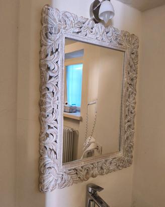 Specchio con cornice in legno