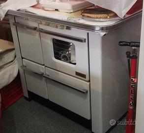 Stufa a legna con forno