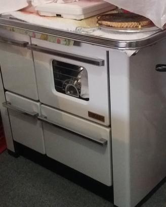 Stufa a legna con forno