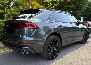 Audi SQ8 -V8 Diesel/Hybrid 435 Cv