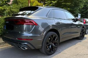 Audi SQ8 -V8 Diesel/Hybrid 435 Cv