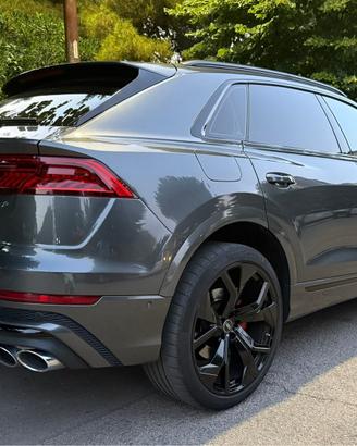 Audi SQ8 -V8 Diesel/Hybrid 435 Cv