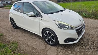 Peugeot 208 PureTech 82 Stop&Start 5 porte Signatu