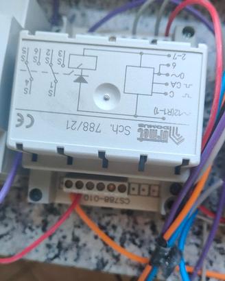 Prodotti Urmet relè alimentatore