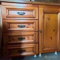 Mobile in legno con cassetti