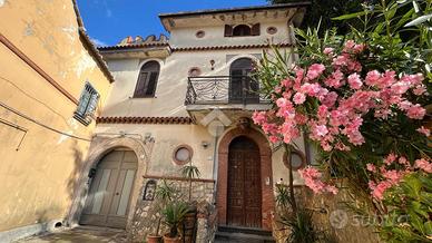 CASA SEMINDIPENDENTE A BARONISSI