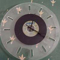Orologio con disco in vinile vintage