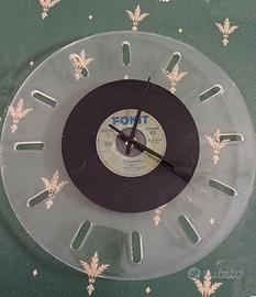 Orologio con disco in vinile vintage