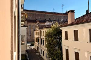 Via delle Absidi completamente ristrutturato