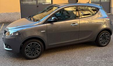 Lancia Ypsilon 2023 1.2 GPL