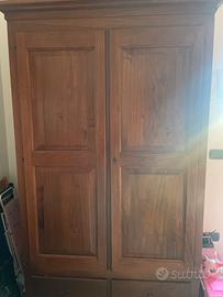 Armadio in legno massello