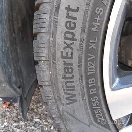 4 gomme invernali montate su cerchio
