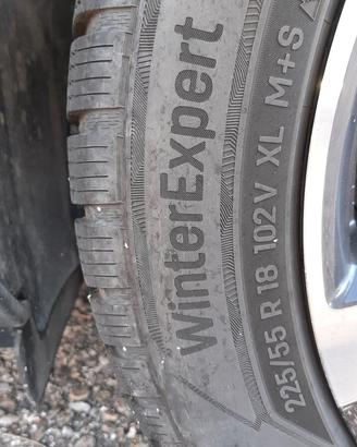 4 gomme invernali montate su cerchio