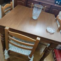 Tavolo a libro  di forma quadrata