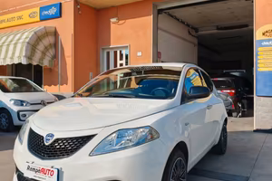 Lancia Ypsilon 1.2 69 CV 5 porte GPL Ecochic Plati