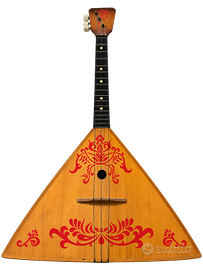 Balalaika russa decorata tradizionale
