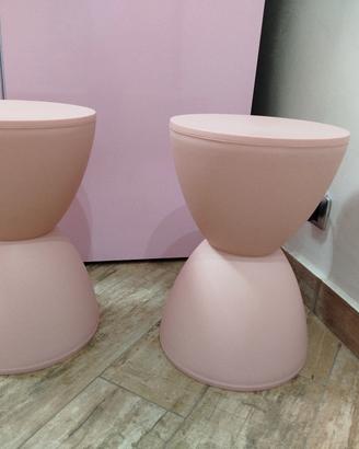 sgabelli o tavolino rosa