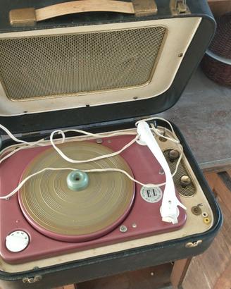 2 giradischi e circa vari dischi 33 e 45 guri