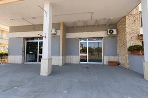 Locale commerciale attrezzato