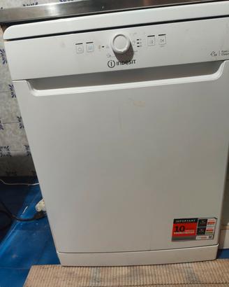 lavastoviglie indesit