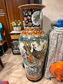 Maestoso Vaso Monumentale in Porcellana Cinese
