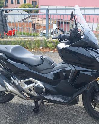 Honda forza 750