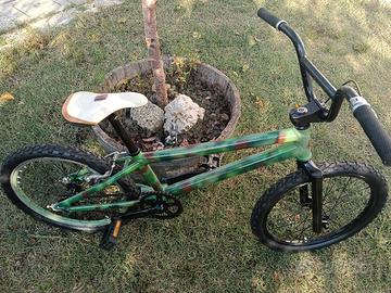 Bicicletta BMX 20" – Grafica Mimetica Militare