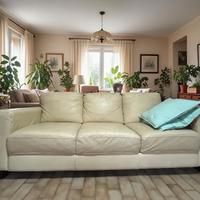 Divano vera pelle beige tre posti