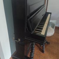 piano forte a muro