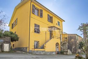 AMPIO 3 LOCALI CON TERRAZZO VERANDATO IN BIFAMILIA