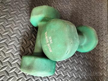 coppie manubri e kettlebell