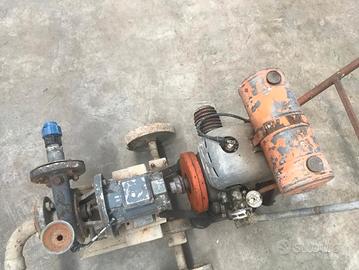 Pompa per irrigazione a benzina.