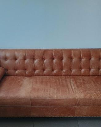 Divano in stile Chesterfield