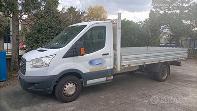 Camion Ford Transit allungato