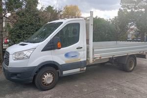 Camion Ford Transit allungato