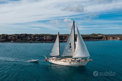 Barca a vela, motoveliero, veliero in legno