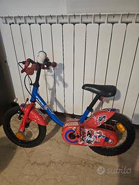 bicicletta con stickers spaider man