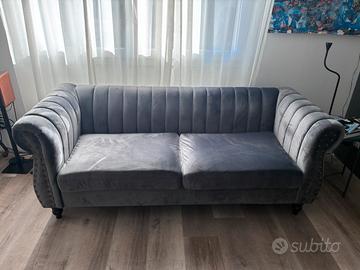 Divano 2 posti in stile Chesterfield